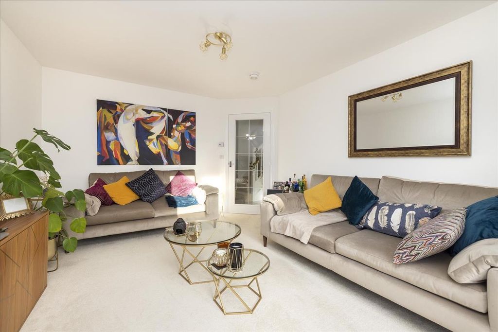 Property photo 3 of 33