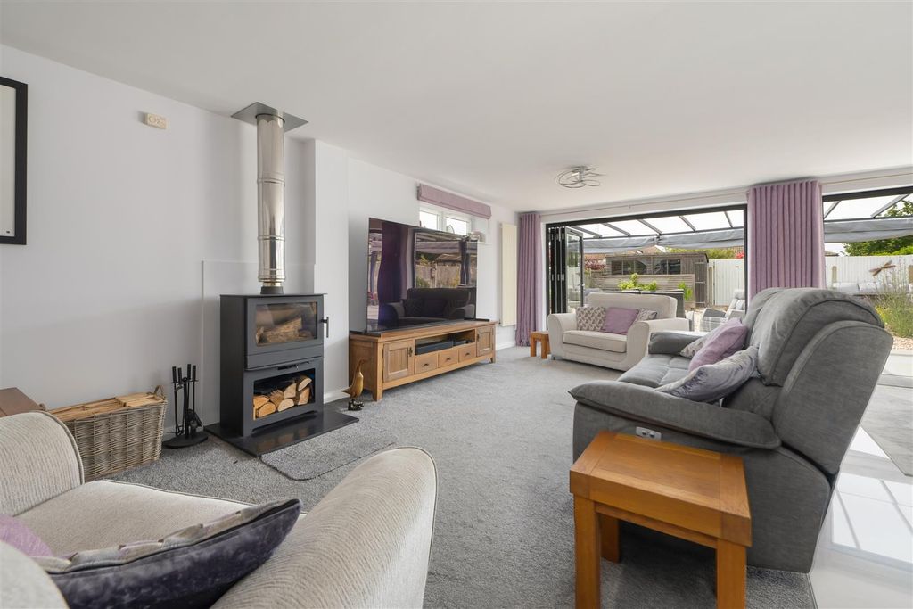 Property photo 3 of 17 Southwood Road, Tankerton, Whitstable