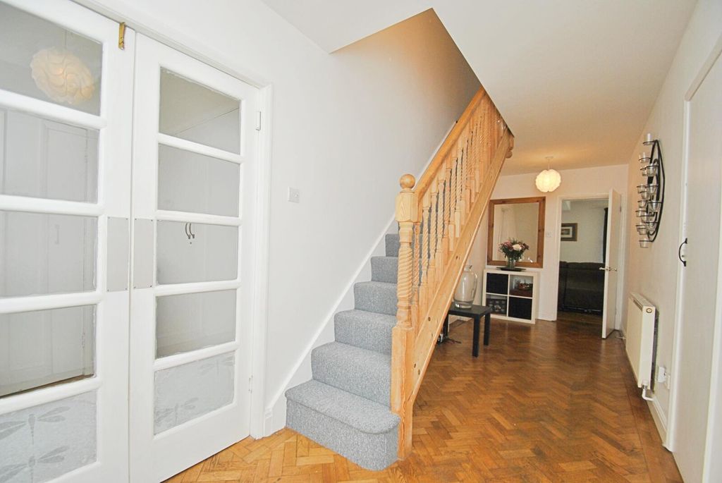 Property photo 3 of 19 Hallway