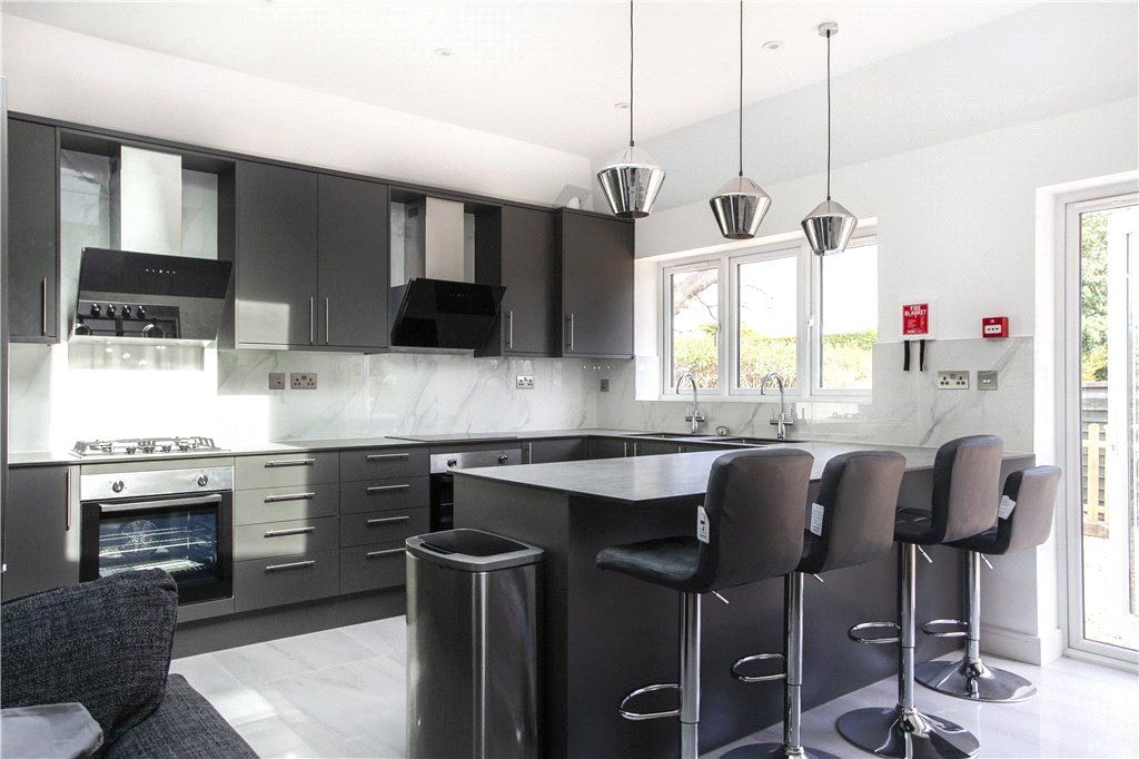 Property photo 2 of 8 Kitchen