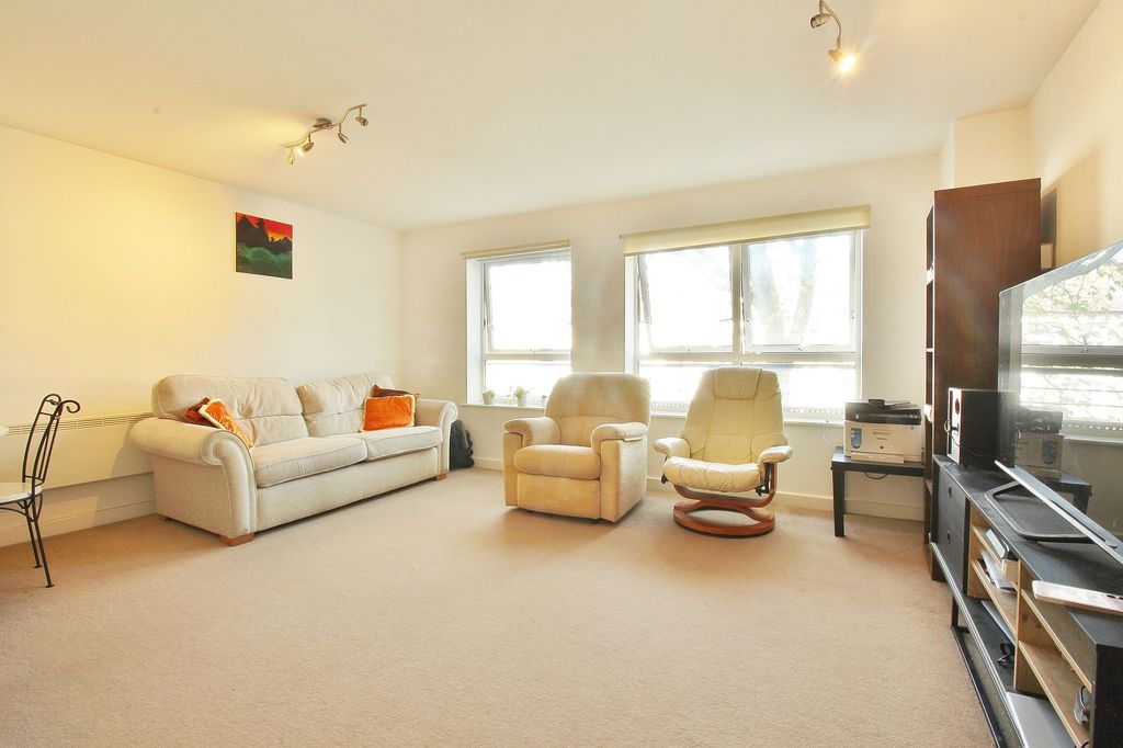 Property photo 2 of 7