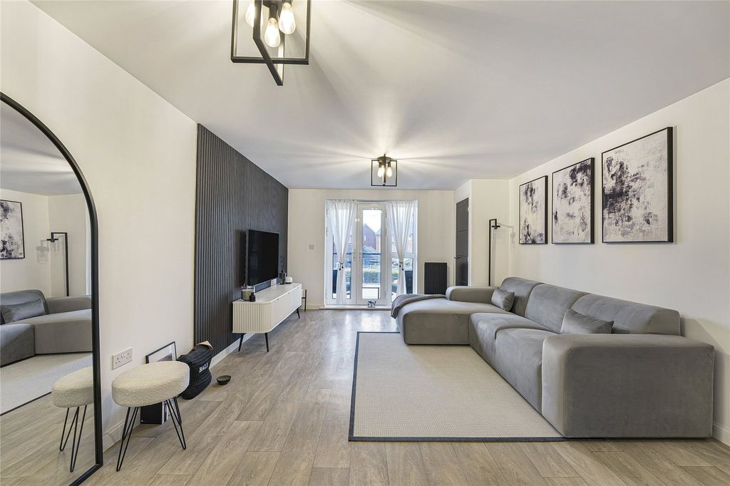 Property photo 1 of 19 Lounge Area