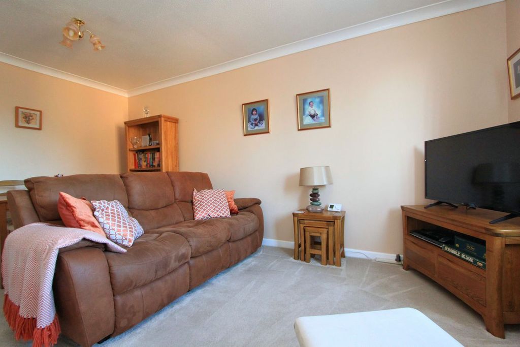 Property photo 3 of 12