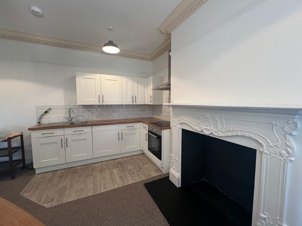 Property photo 3 of 9 Kitchen