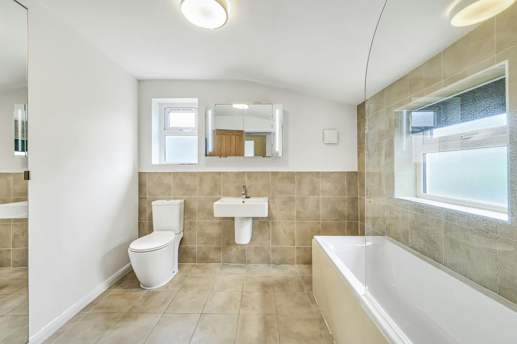 Property photo 2 of 12 Daniel_Watney__Tuskar_Street__Se10_9Uz_7.Jpg