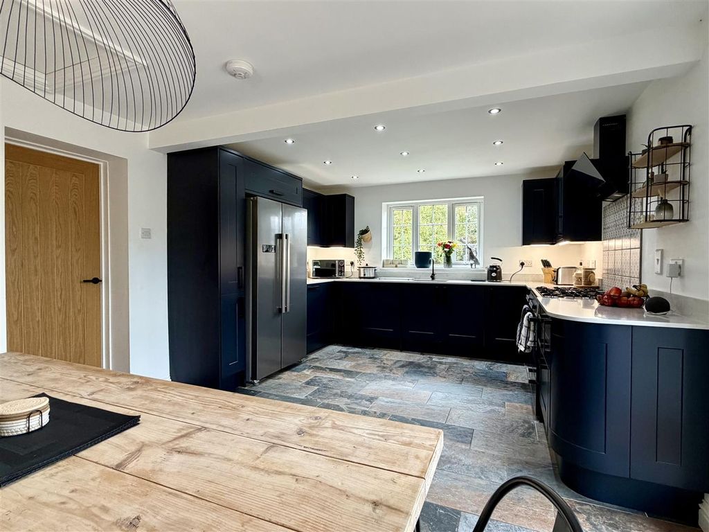 Property photo 2 of 26 Fantastic Kitchen/Dining Room