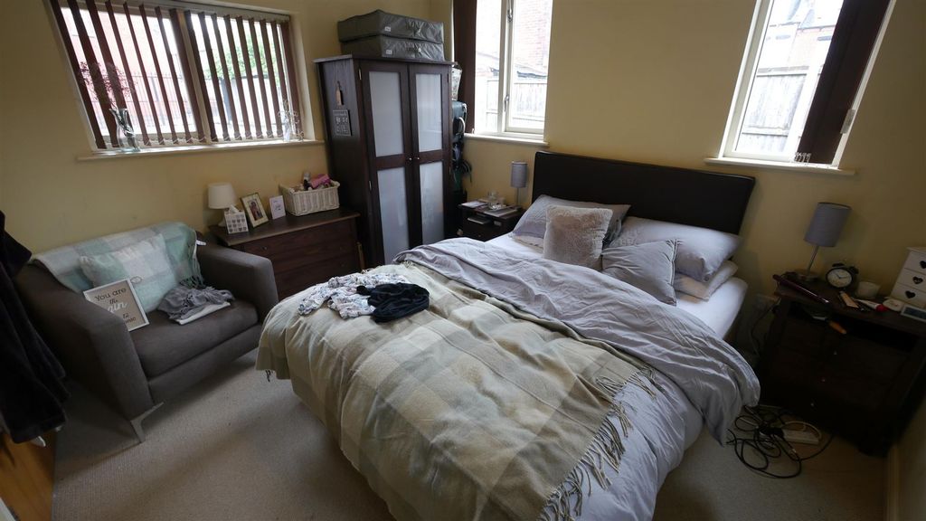 Property photo 3 of 5