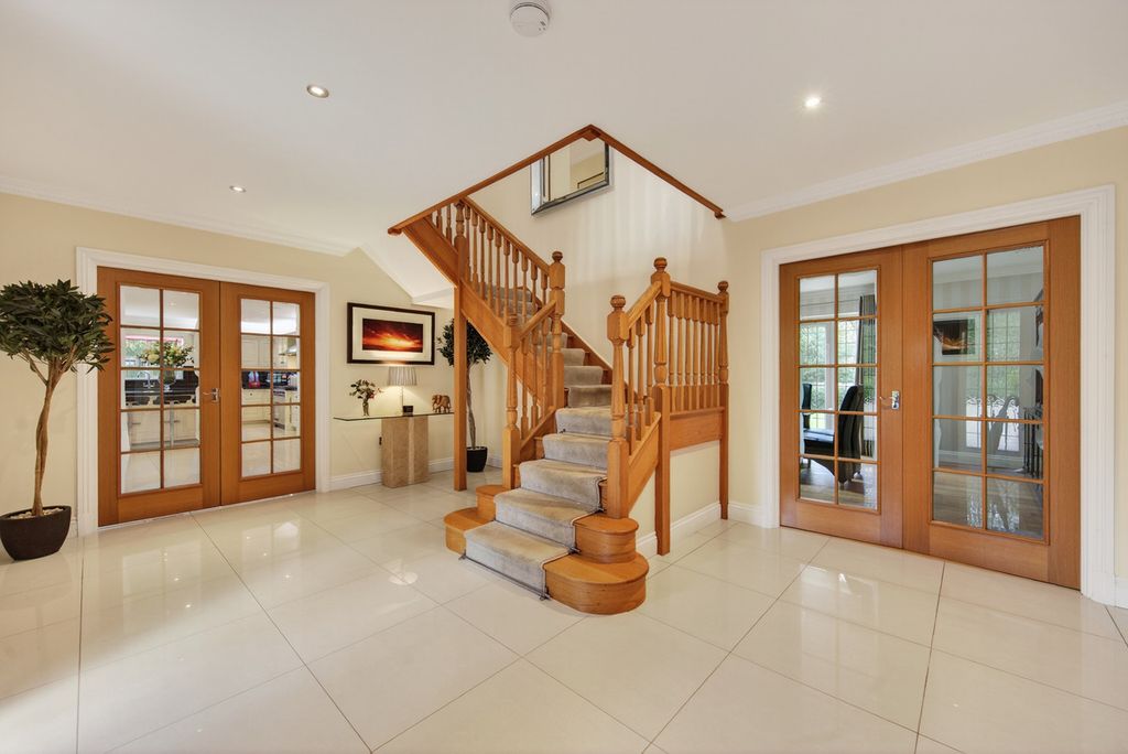 Property photo 3 of 38