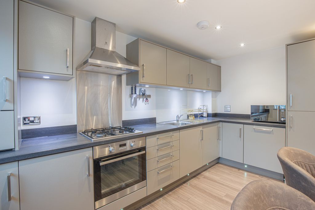 Property photo 3 of 13 Kitchenarea