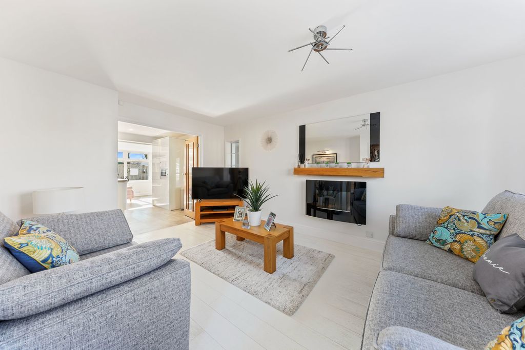 Property photo 3 of 26