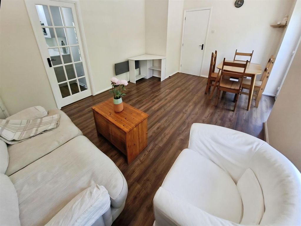 Property photo 2 of 17 Lounge/Diner
