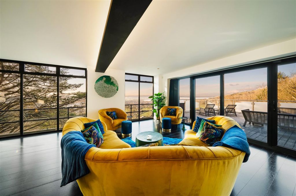 Property photo 3 of 43