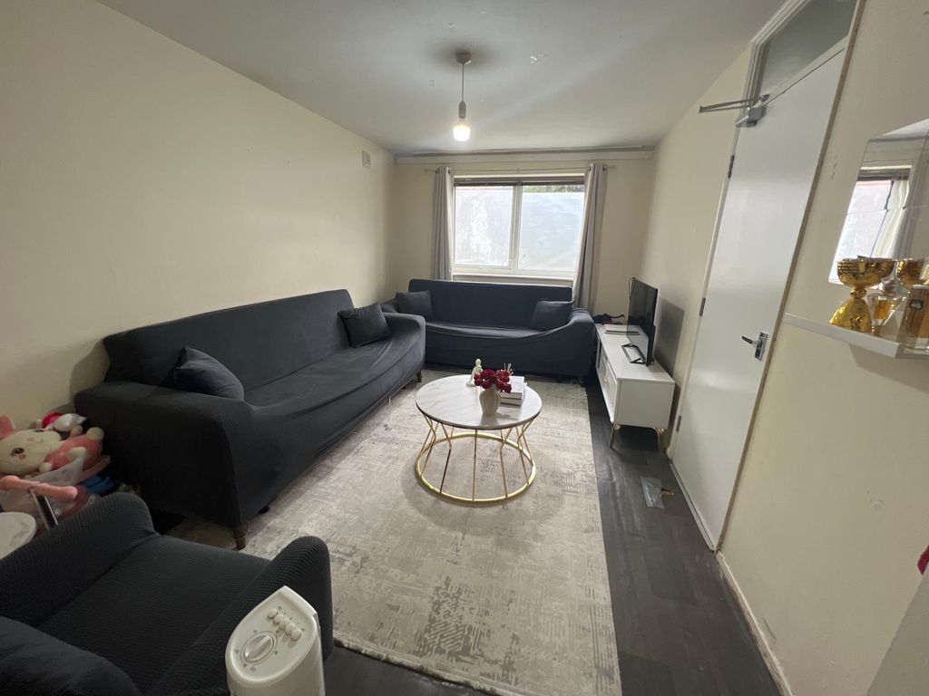 Property photo 1 of 5 1 Bed Flat For Sale Evergreen Way, Hayes Ub3