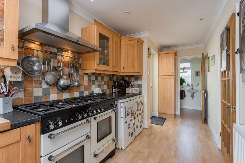 Property photo 2 of 29