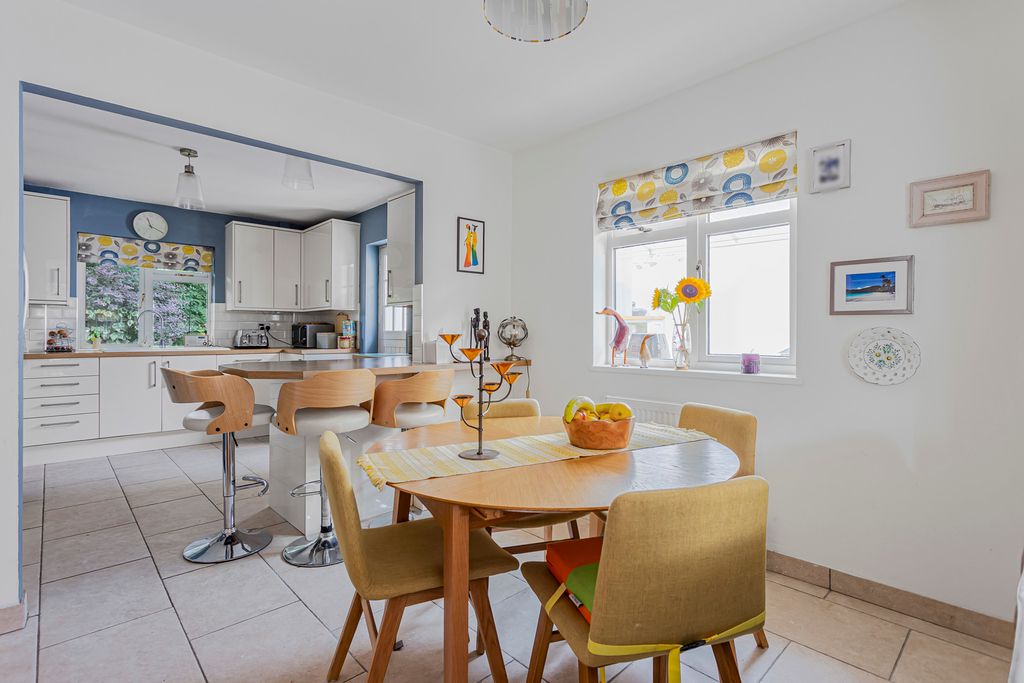 Property photo 3 of 12 Kitchen