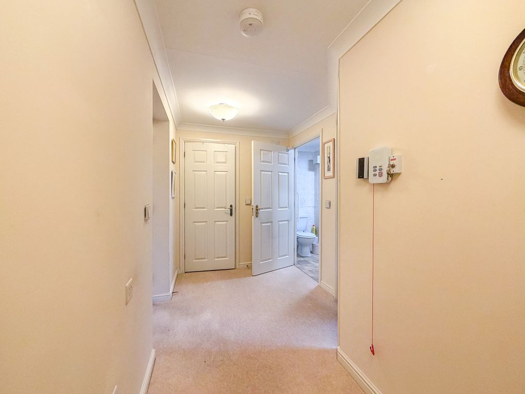 Property photo 2 of 10 Entrance Hallway