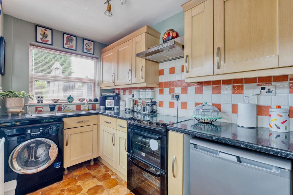 Property photo 2 of 31