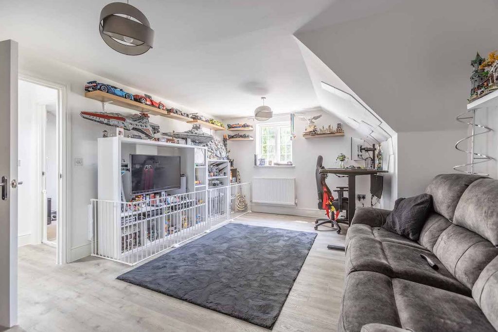 Property photo 2 of 12