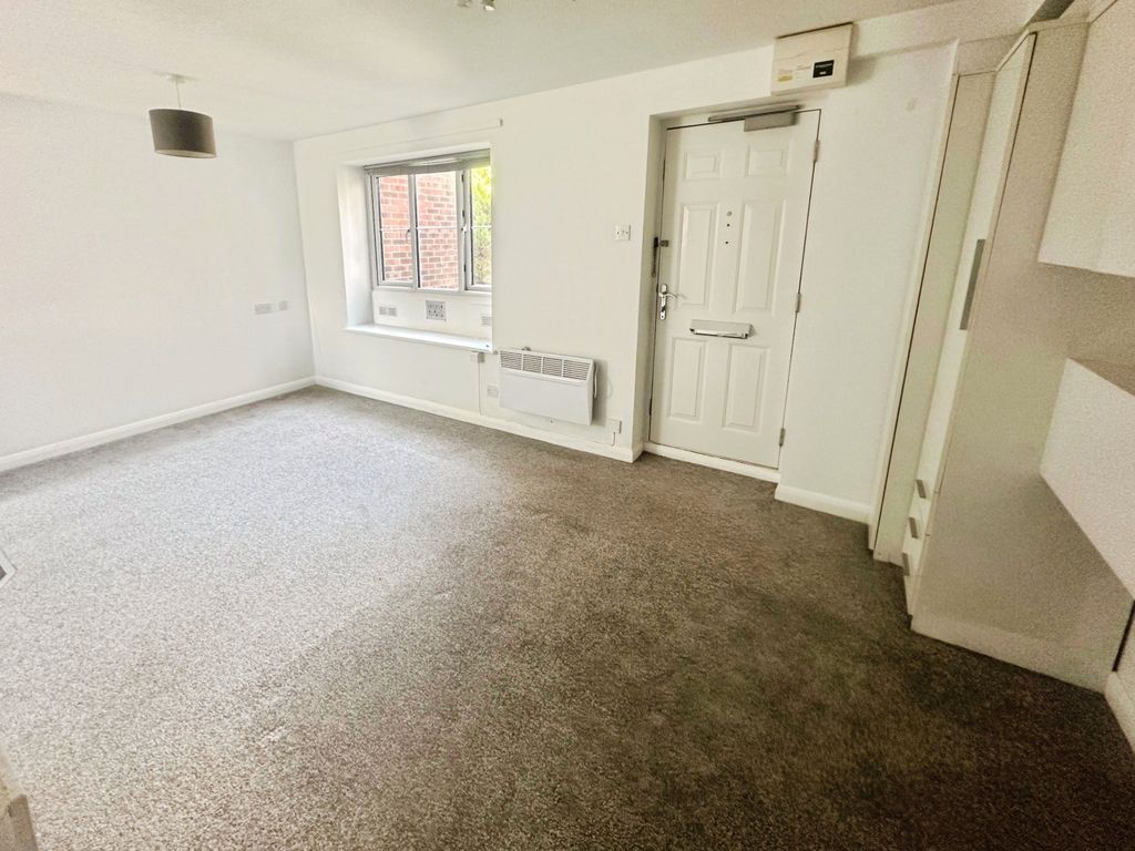 Property photo 2 of 7 Lounge