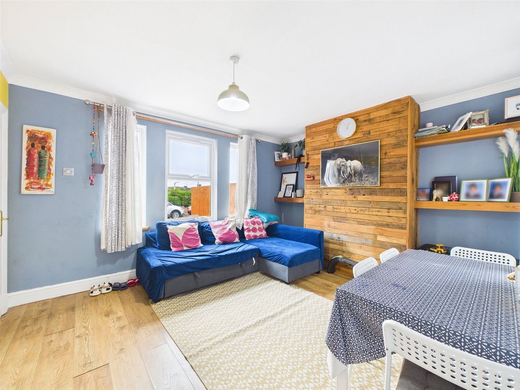 Property photo 2 of 15 Picture No. 11