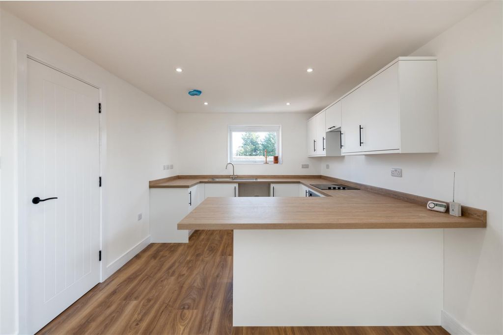 Property photo 1 of 8 8 St Georges Internals-4.Jpg