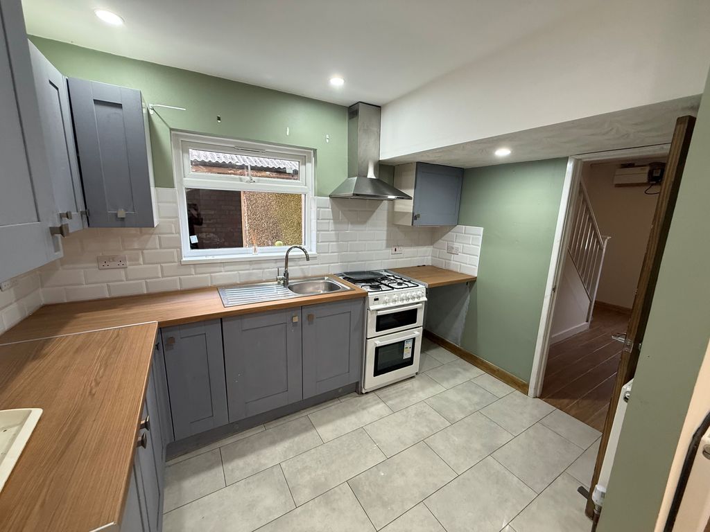 Property photo 2 of 13 Kitchen