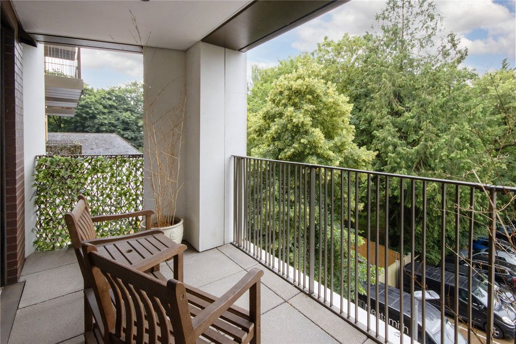 Property photo 2 of 10 Balcony