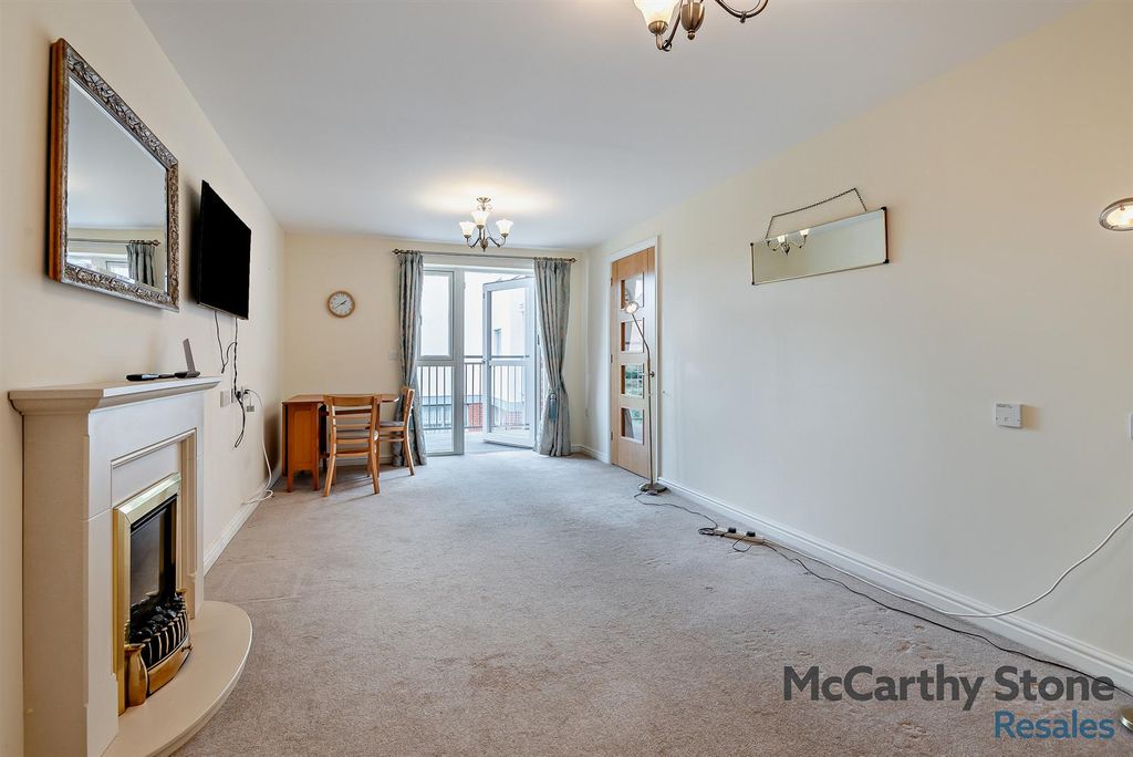 Property photo 2 of 31 8651125-Interior03-800.Jpg