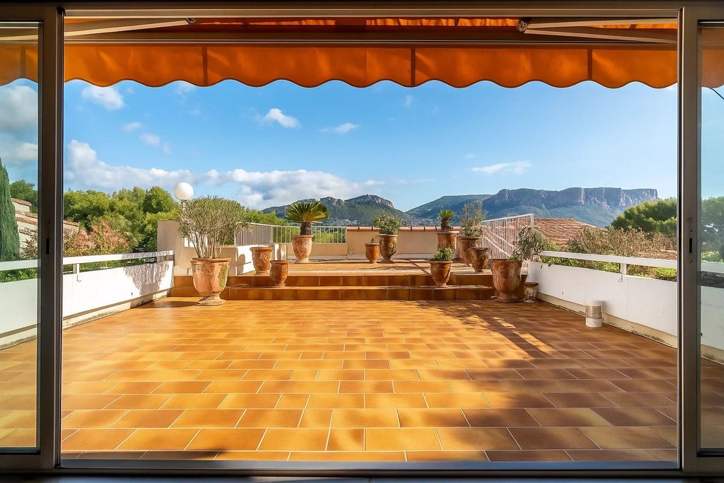 Property photo 3 of 9