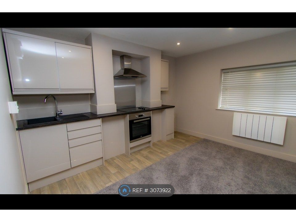 Property photo 3 of 9 Kitchen