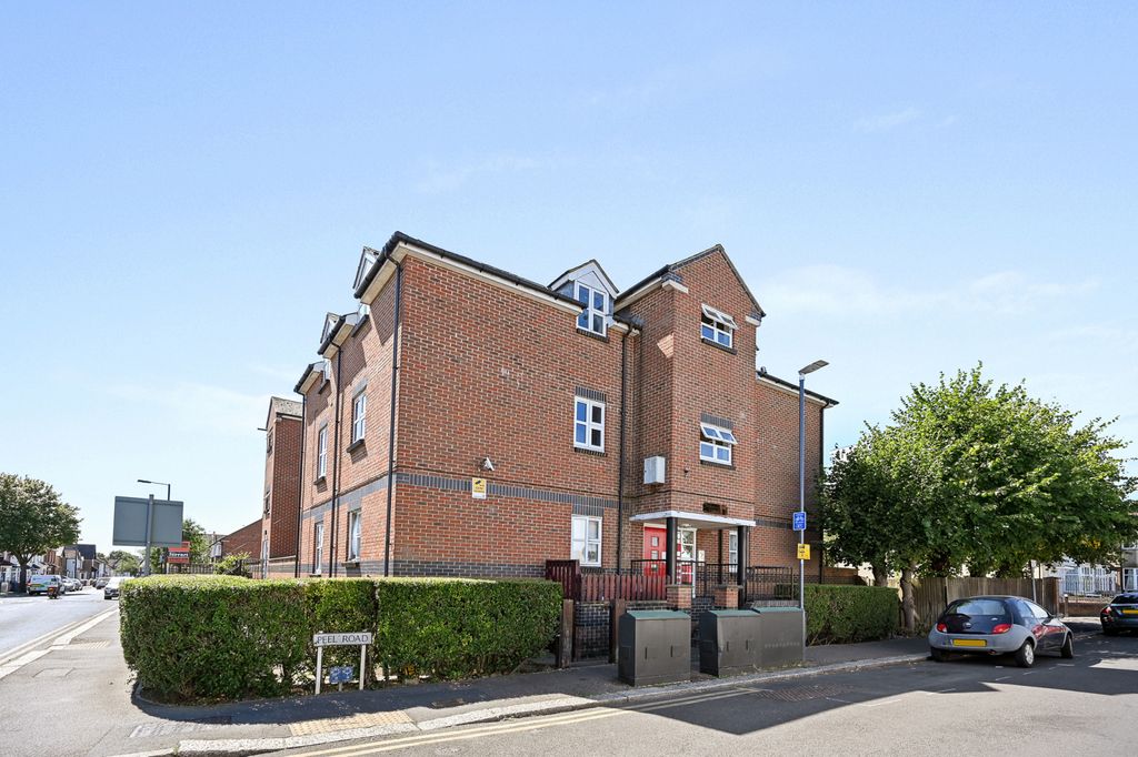 Property photo 1 of 11 Chippenham Court, Harrow, Middlesex, Ha3