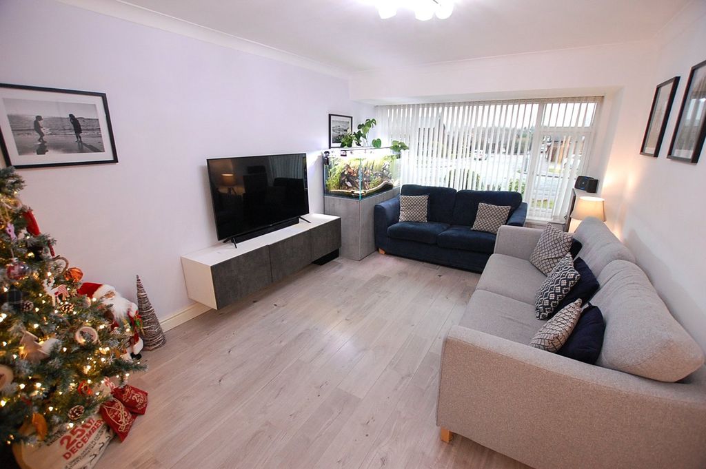 Property photo 2 of 16 Picture No. 12