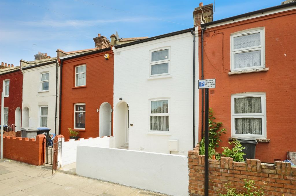 Property photo 1 of 12