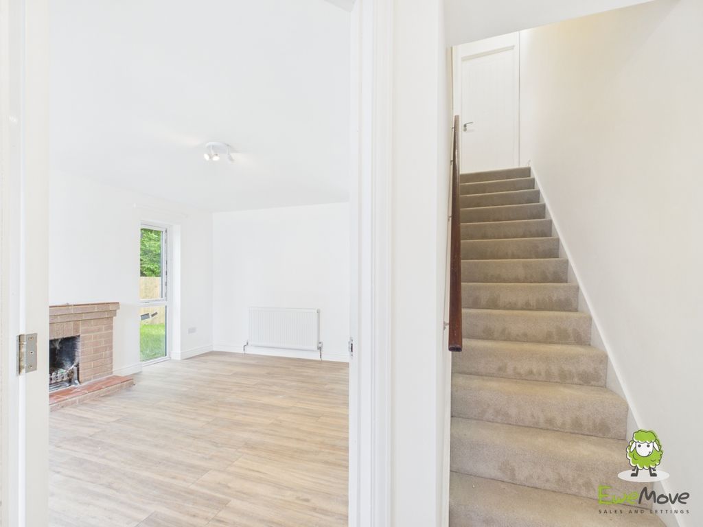 Property photo 2 of 15 Ewemove Estate Agents Basingstoke - Dragonfly Driv