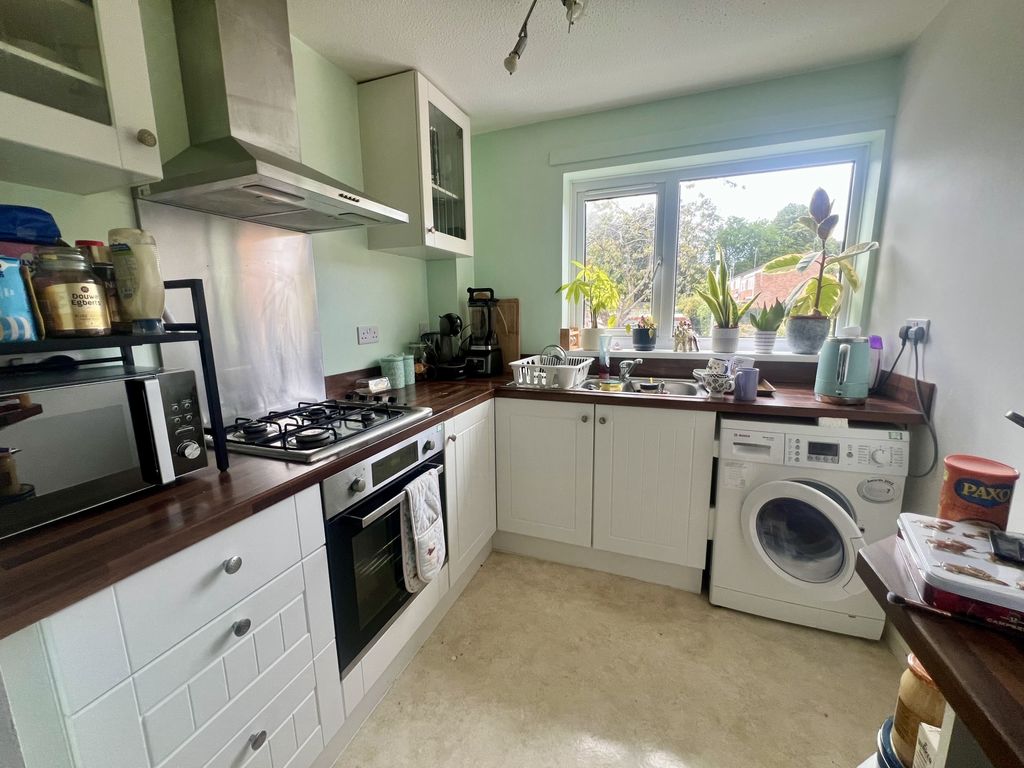 Property photo 2 of 5 Kitchen