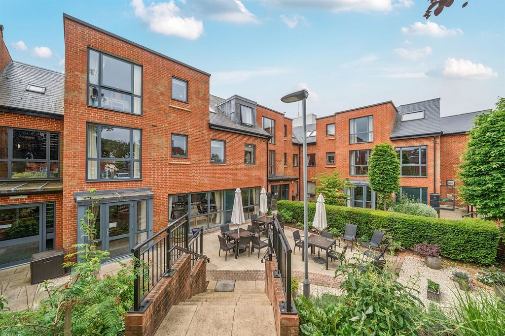 Property photo 1 of 9 (Main)