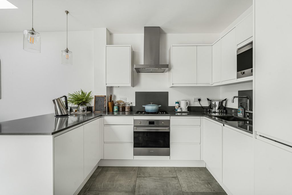 Property photo 3 of 27 Kitchen/Reception