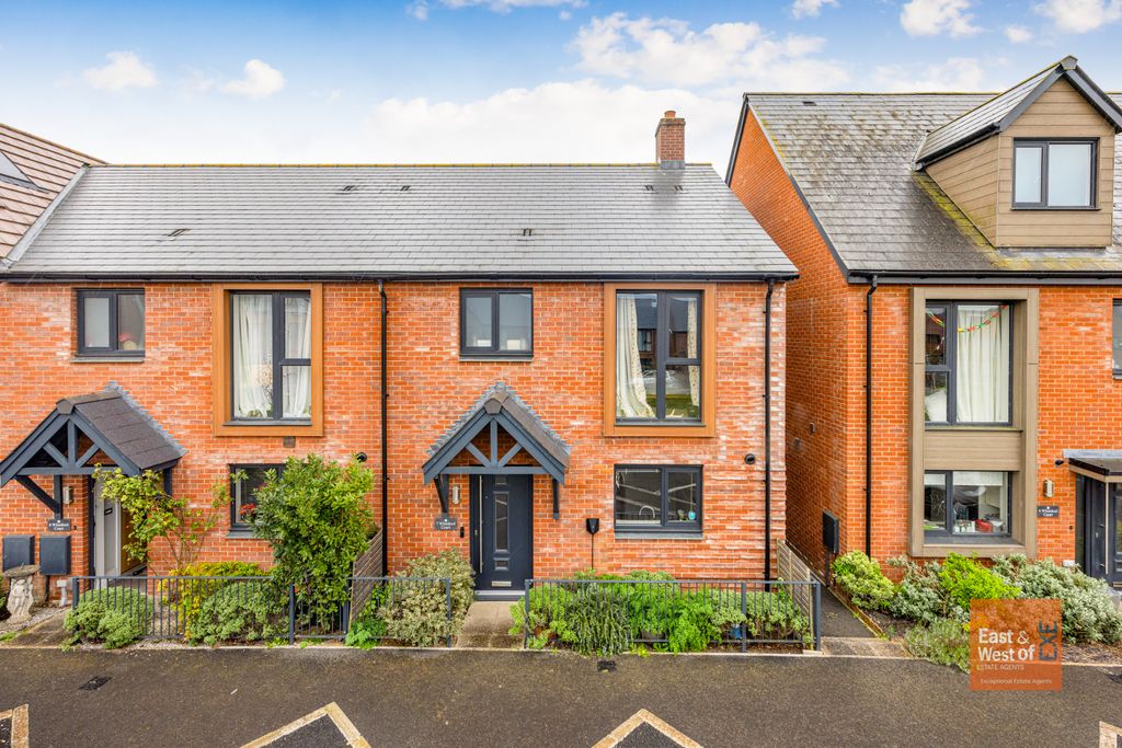 Property photo 1 of 14 A02 - 7 Whimbrel Court Topsham - 260410