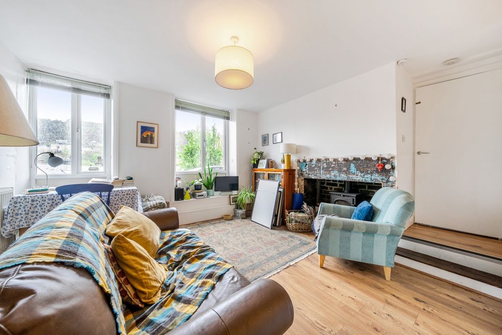Property photo 2 of 7 1436498-10-69E23c17Aa2Aa