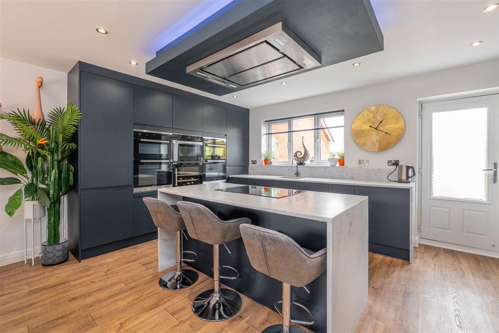 Property photo 3 of 49 Kitchen/Dining Room