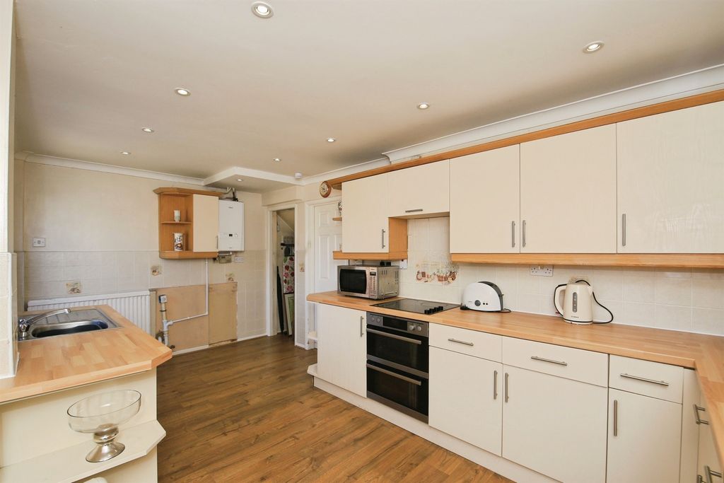 Property photo 2 of 18