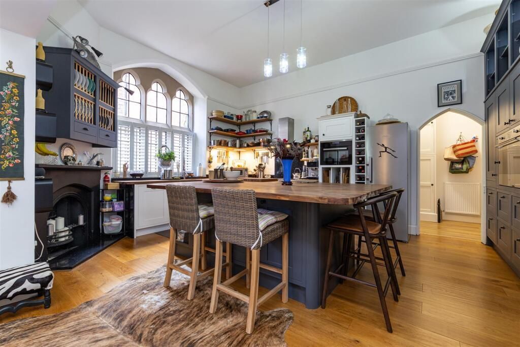 Property photo 3 of 37 Living Room