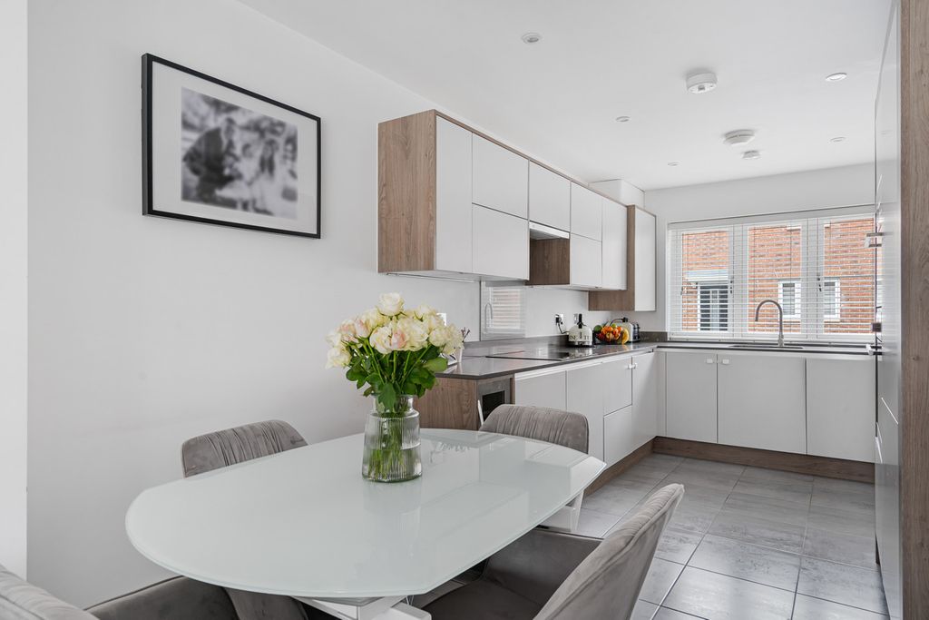 Property photo 2 of 29