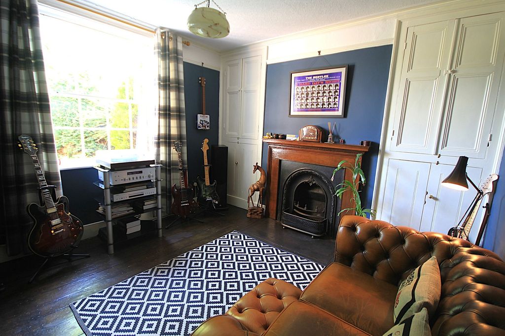 Property photo 2 of 24