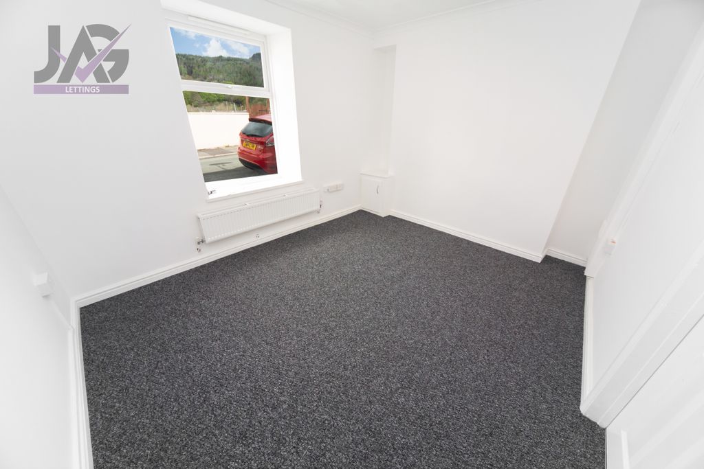Property photo 3 of 9 7