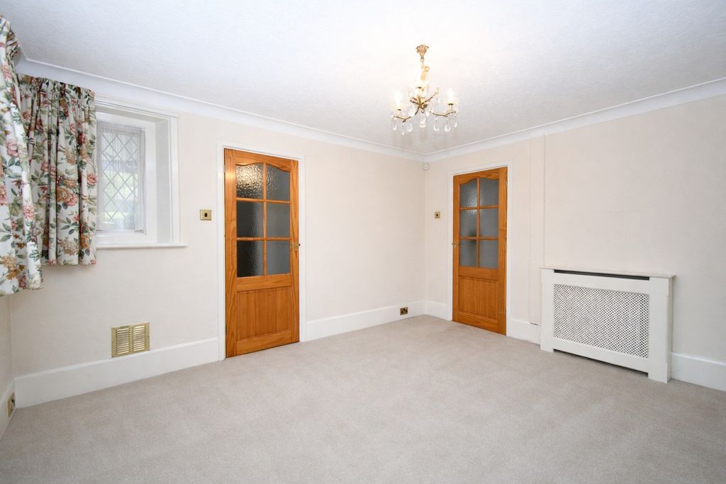 Property photo 3 of 17 4935243