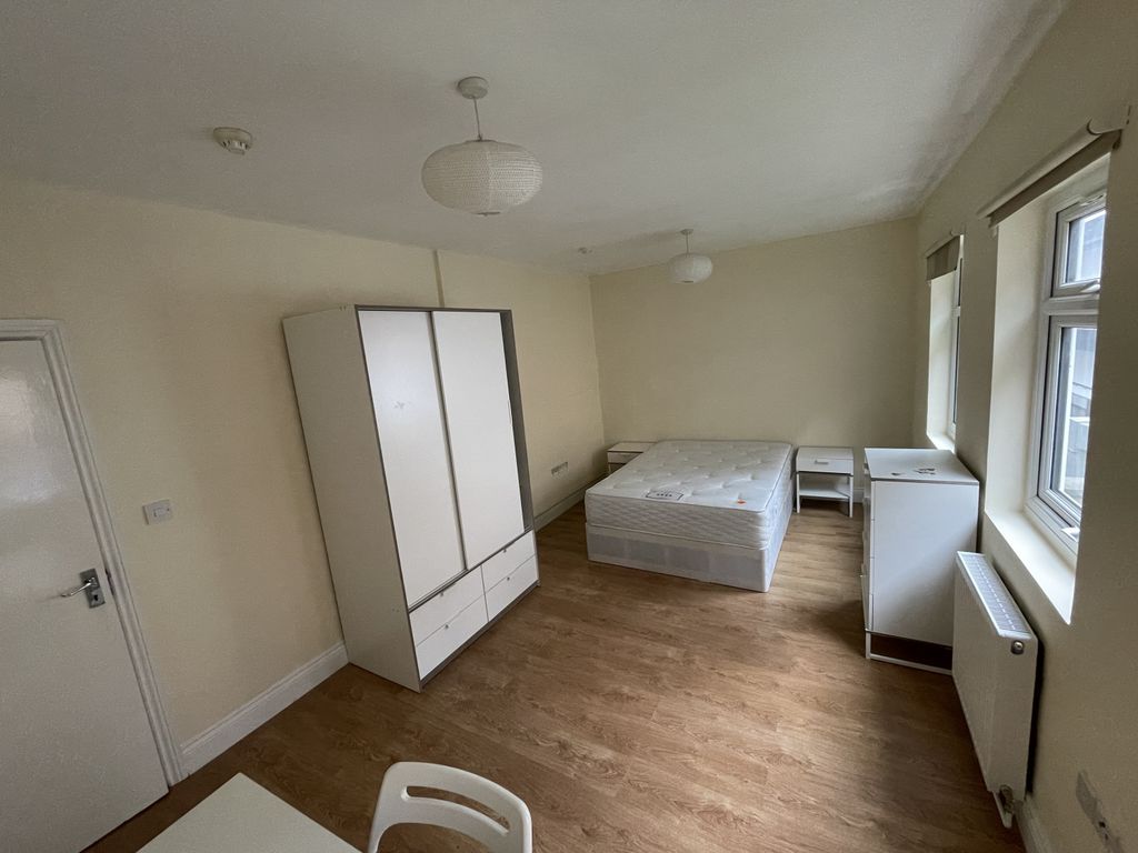 Property photo 1 of 8 8Efe9367-Ede6-4813-Bba4-4DC6D12D1702