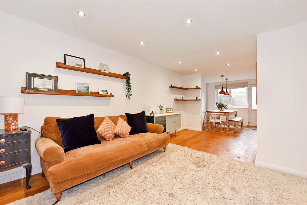 Property photo 2 of 10 Sitting Room