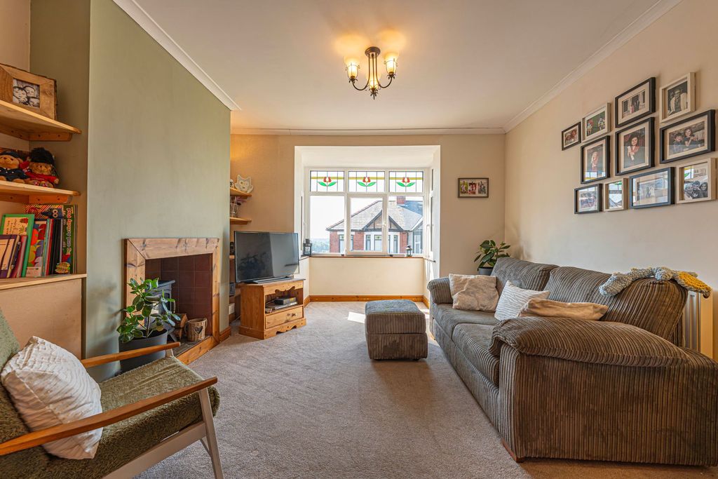 Property photo 3 of 42
