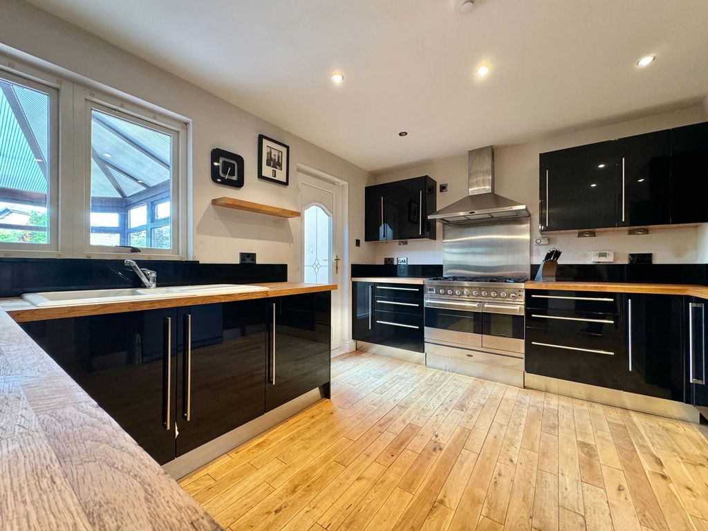 Property photo 2 of 36